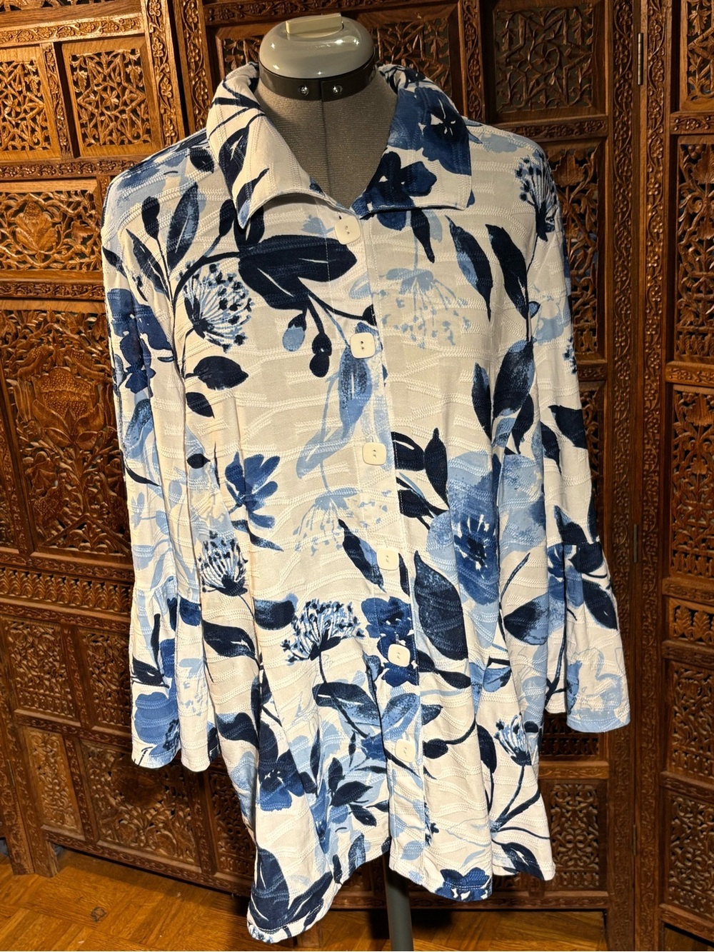 Ali Miles White Button-Down Shirt with Navy and Light Blue Floral Print